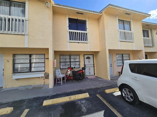 view of front of home featuring a balcony