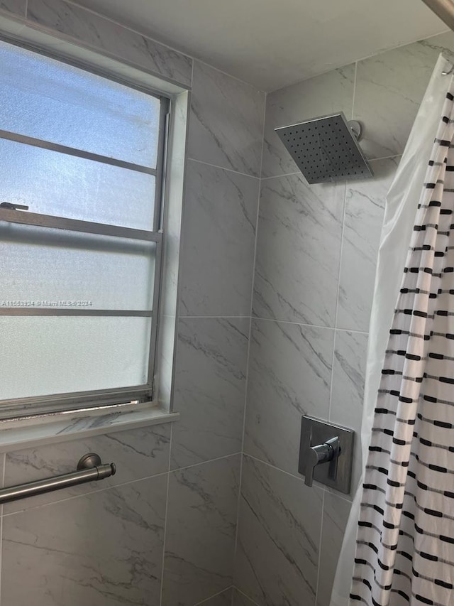 full bath featuring tiled shower