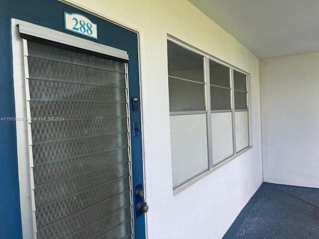 property entrance featuring stucco siding