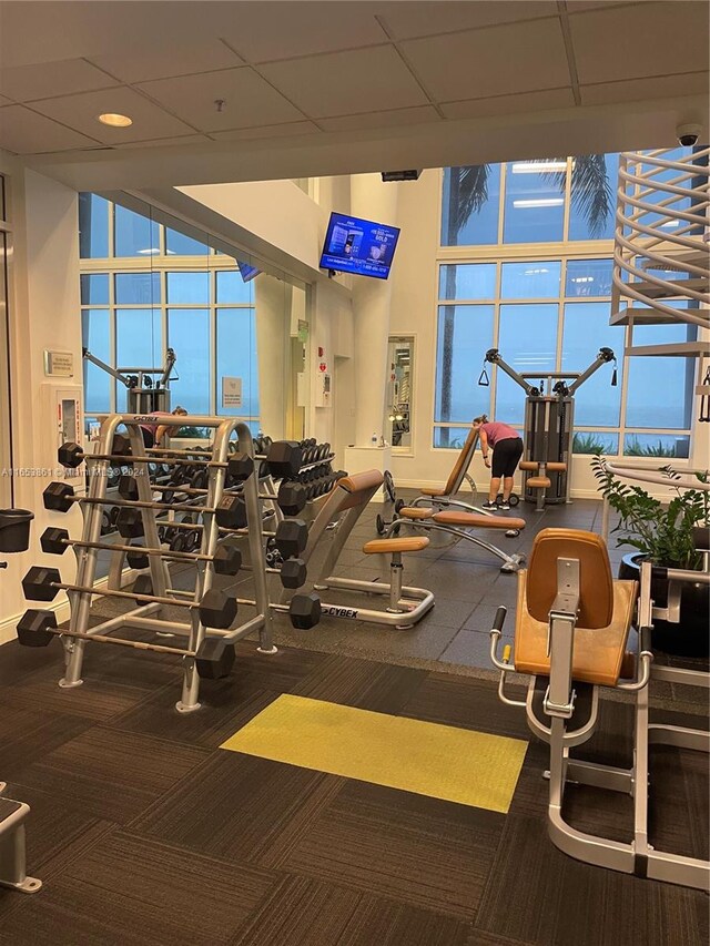 exercise room with a drop ceiling