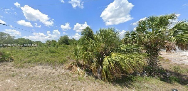 Listing photo 3 for 3605 E 18th St, Lehigh Acres FL 33972