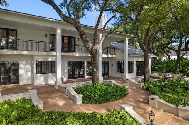 view of front of home featuring a front yard and a balcony