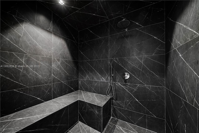 bathroom featuring a tile shower