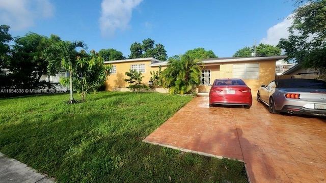 single story home featuring a front yard