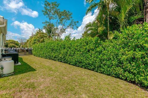 5231 SW 65th Ave, South Miami, FL 33155 - view of green lawn