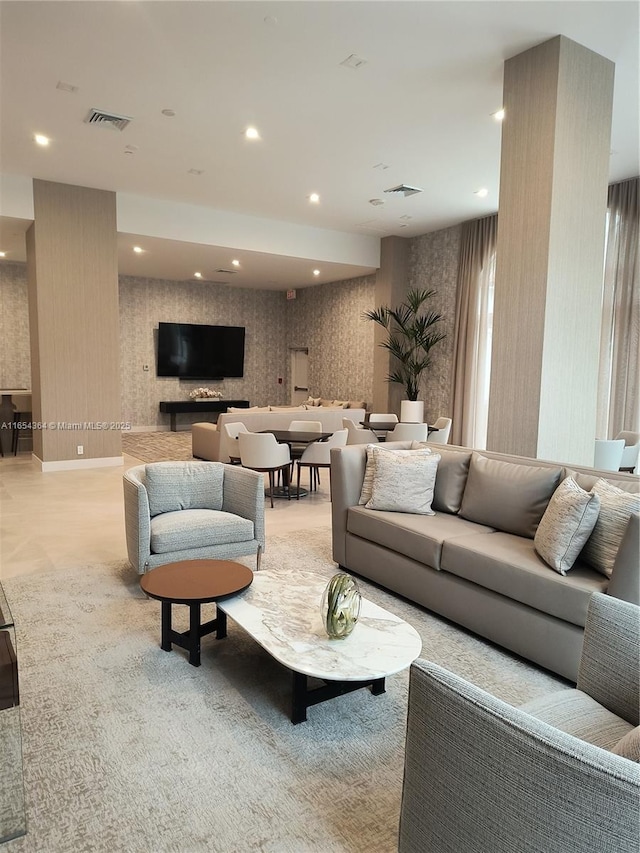 living room featuring recessed lighting, visible vents, baseboards, and wallpapered walls