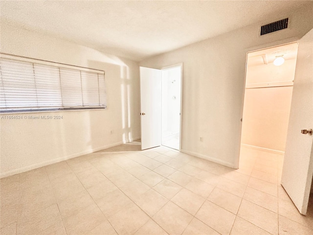 unfurnished bedroom featuring a textured ceiling