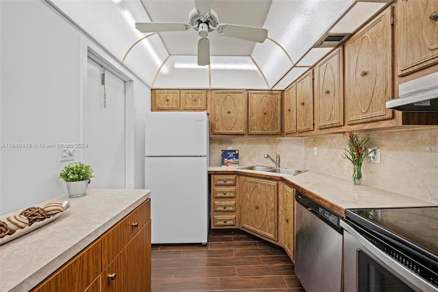 kitchen with dark hardwood / wood-style flooring, stainless steel dishwasher, sink, ceiling fan, and white refrigerator