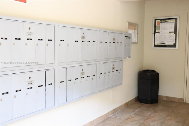 view of property's community featuring mail boxes