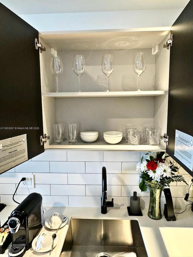 room details with decorative backsplash