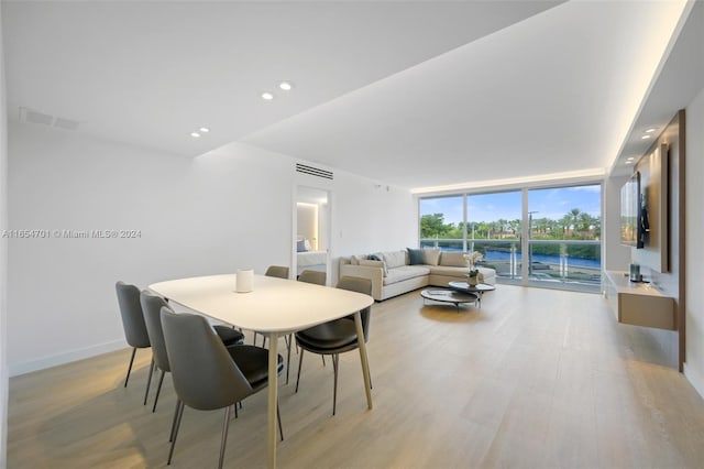 20505 E Country Club Dr Unit 231, Aventura, FL 33180 - dining space featuring light wood finished floors, visible vents, baseboards, floor to ceiling windows, and recessed lighting