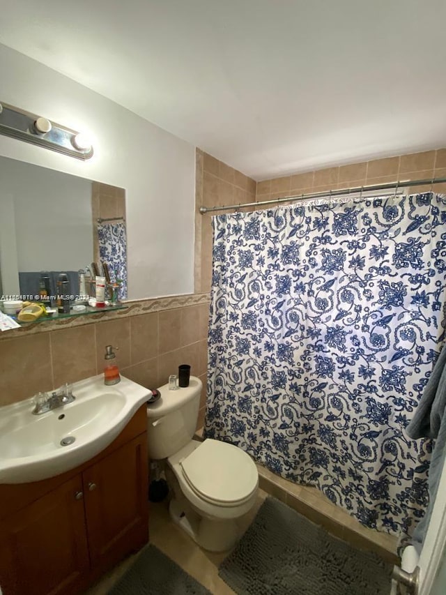 bathroom featuring a shower with shower curtain, vanity, backsplash, tile walls, and toilet