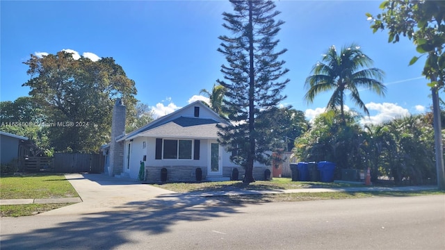 view of front of property