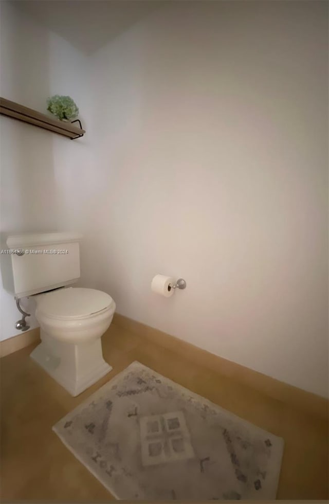 bathroom featuring toilet