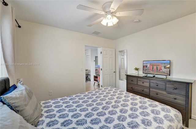 bedroom with ceiling fan