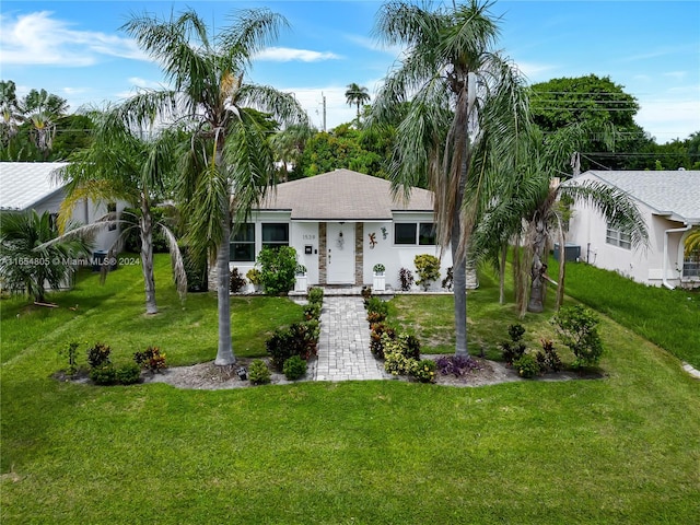 view of front of property with a front lawn