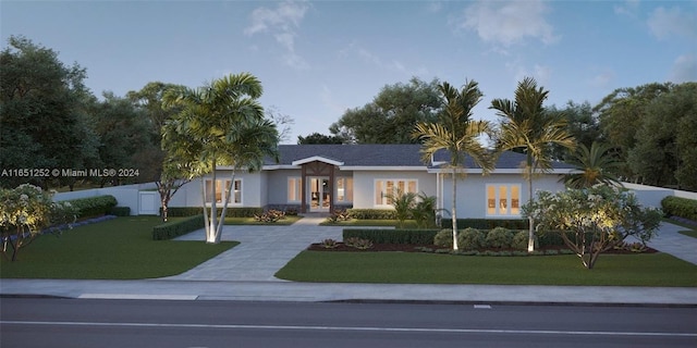 view of front facade featuring a front lawn