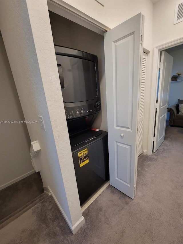 room details with visible vents, baseboards, and carpet