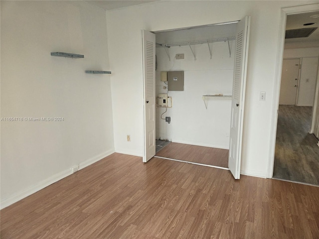 unfurnished bedroom with hardwood / wood-style flooring and a closet