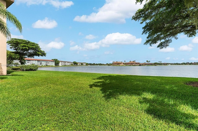 view of yard featuring a water view