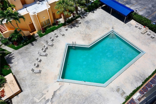 view of swimming pool