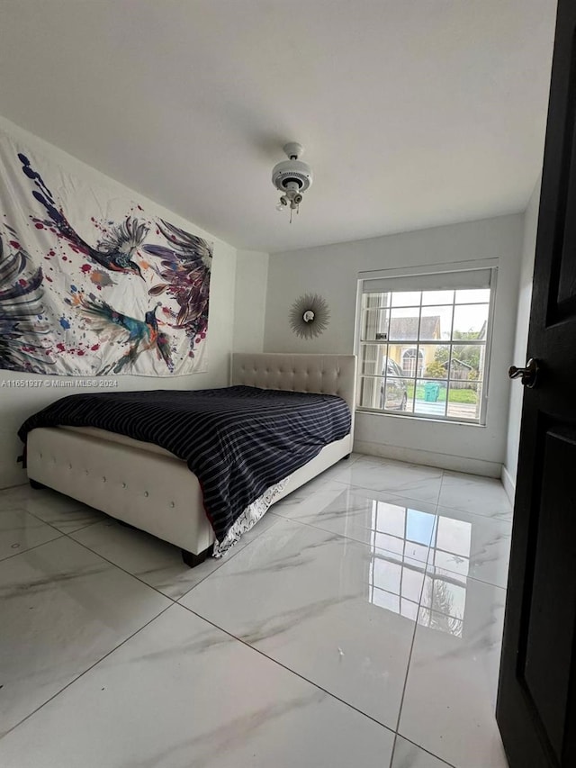 bedroom with ceiling fan