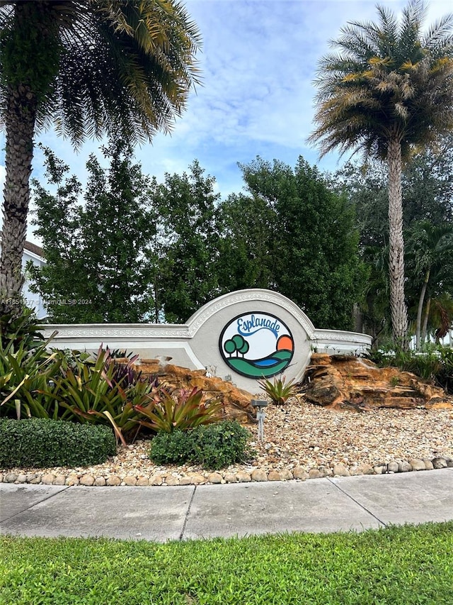 view of community / neighborhood sign