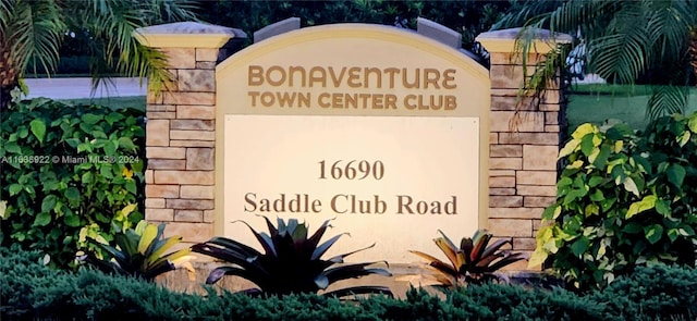 view of community / neighborhood sign