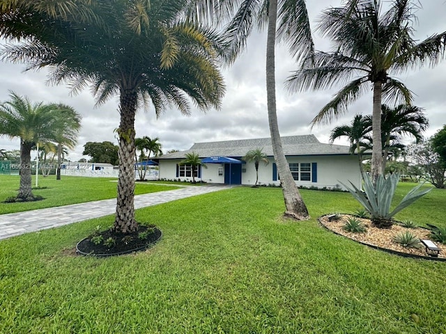 view of front facade with a front lawn