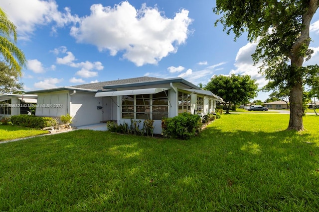 view of side of property featuring a yard