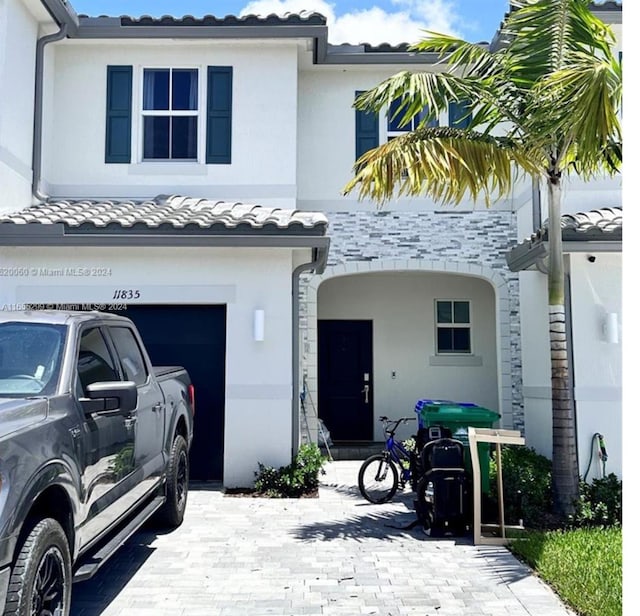 townhome / multi-family property featuring a garage