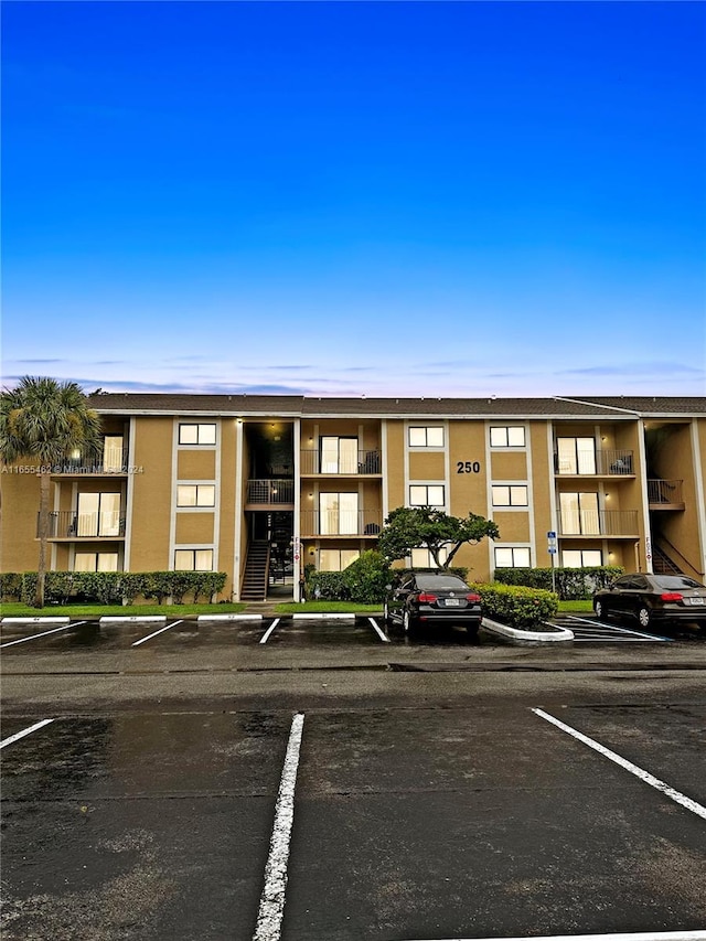 250 Palm Cir W Unit 103, Pembroke Pines FL, 33025, 2 bedrooms, 2 baths condo for sale