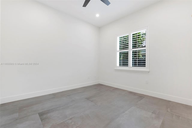 unfurnished room featuring concrete flooring and ceiling fan