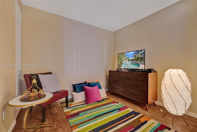 living area with light hardwood / wood-style flooring