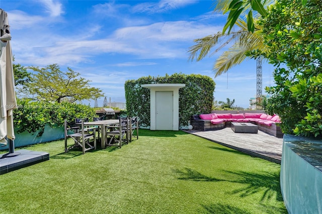 view of yard featuring outdoor lounge area and a storage unit