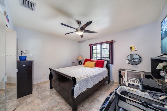 bedroom with ceiling fan