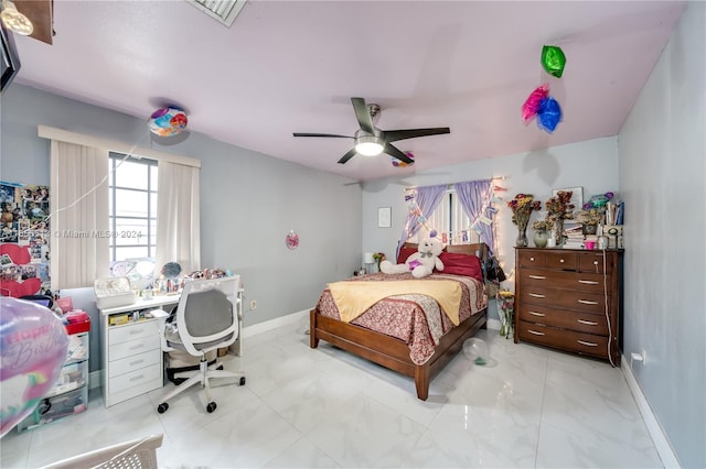 bedroom with ceiling fan