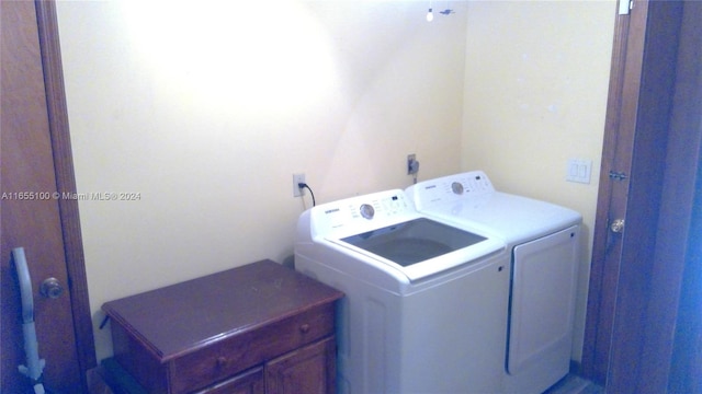 laundry room with cabinets and washer and dryer