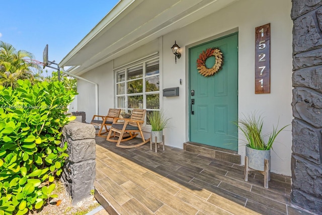 property entrance featuring a porch