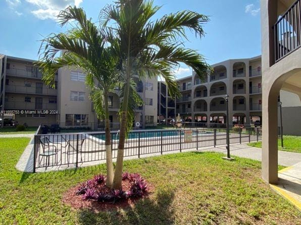 6215 W 20th Ave Unit 414, Hialeah, FL 33012 - view of community pool