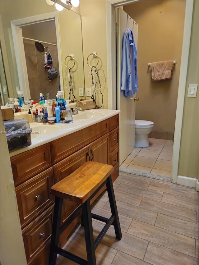 bathroom with vanity, toilet, and a shower with shower curtain