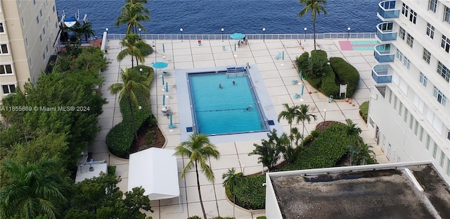 bird's eye view featuring a water view