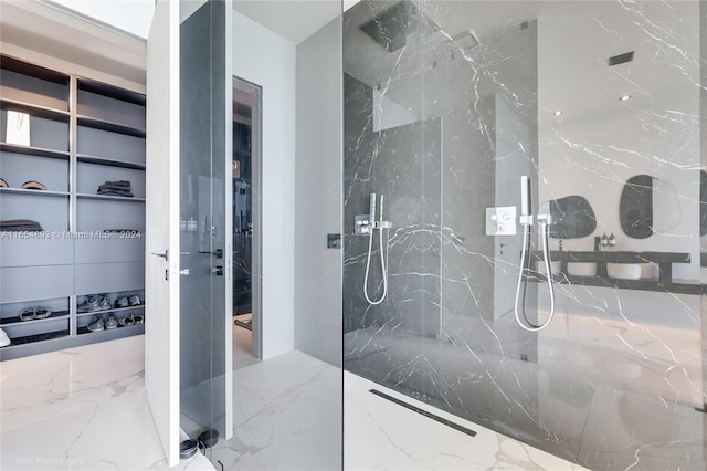 bathroom featuring a tile shower