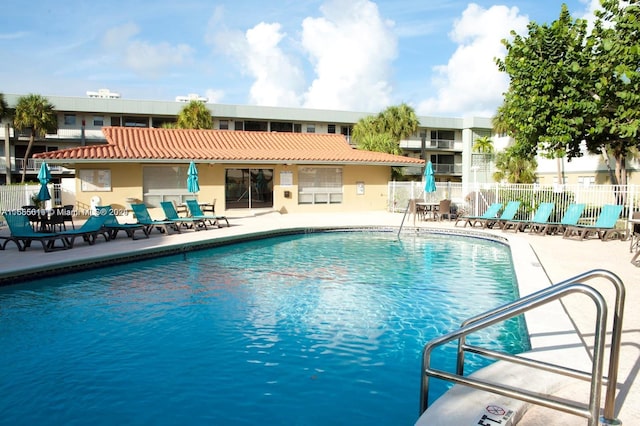 view of swimming pool featuring a patio