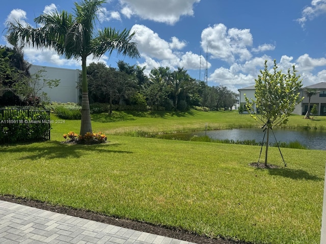 view of yard featuring a water view