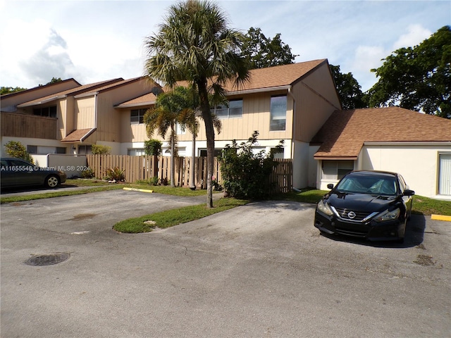 view of front of property