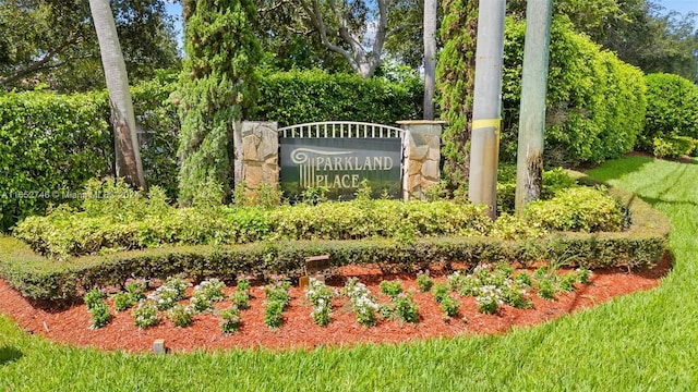 view of community / neighborhood sign