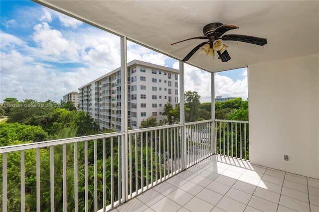 balcony featuring a ceiling fan