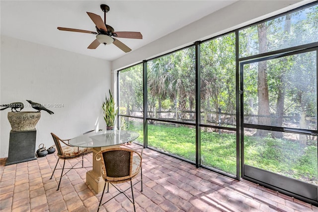 sunroom featuring ceiling fan