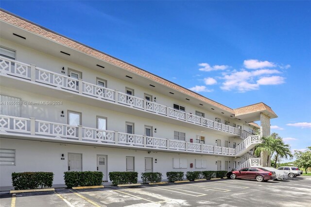 3501 NW 47th Ave Unit 516, Lauderdale Lakes, FL 33319 - view of property featuring uncovered parking